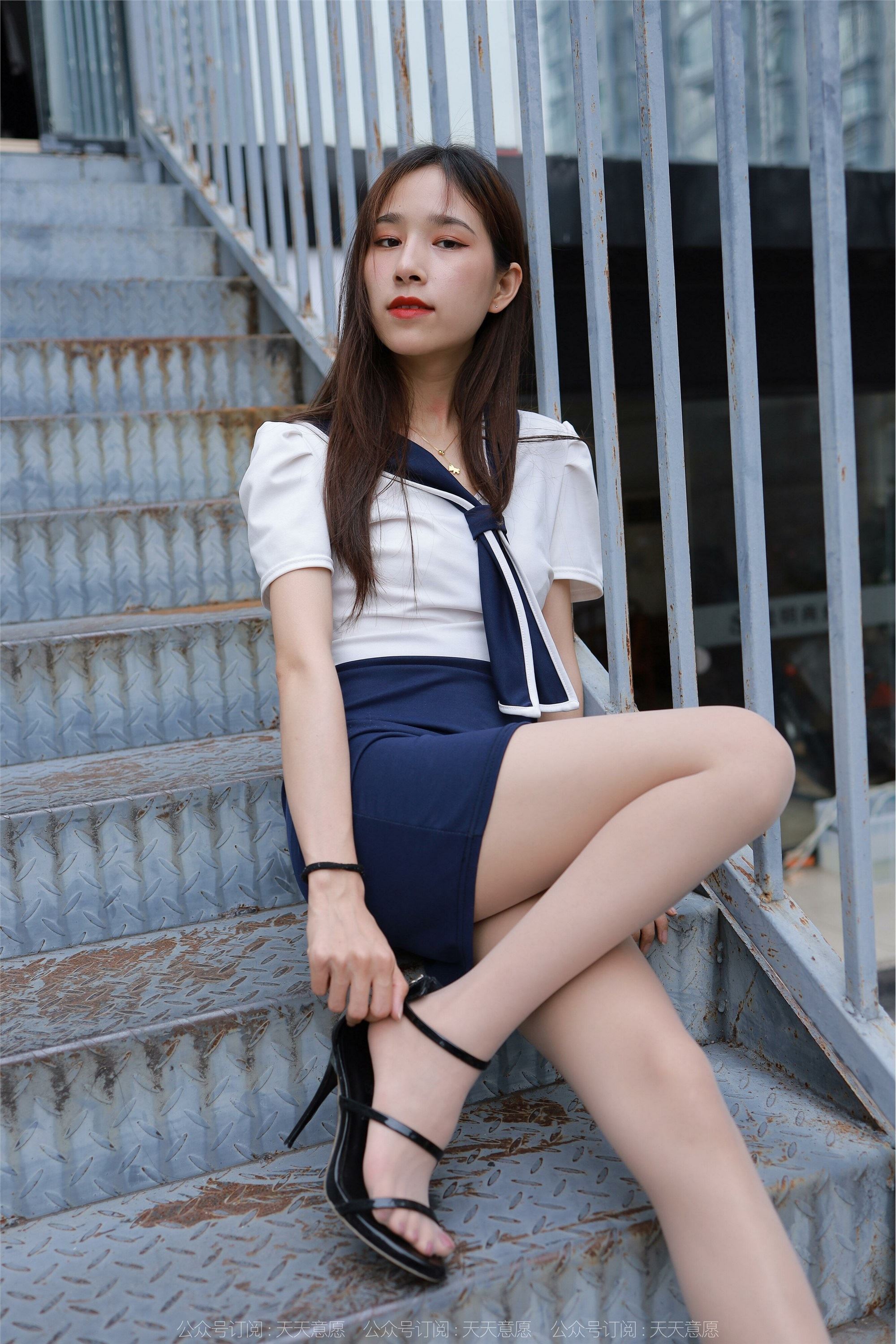 IESS异思趣向  2022.06.20 丝享家 1123：美子《楼梯上的美腿》